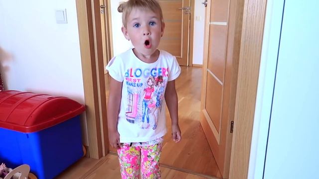 Пылесос для детей учимся пылесосить Kids Vacuum Cleaner Играем в Уборку Развивающее видео