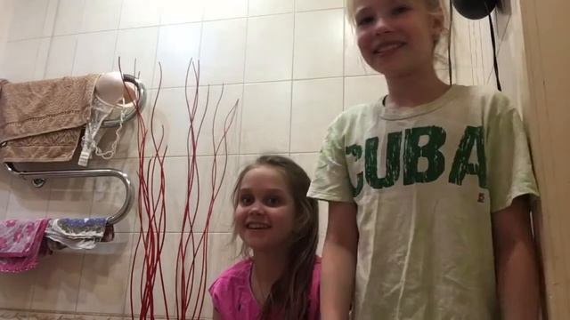 Даша писает