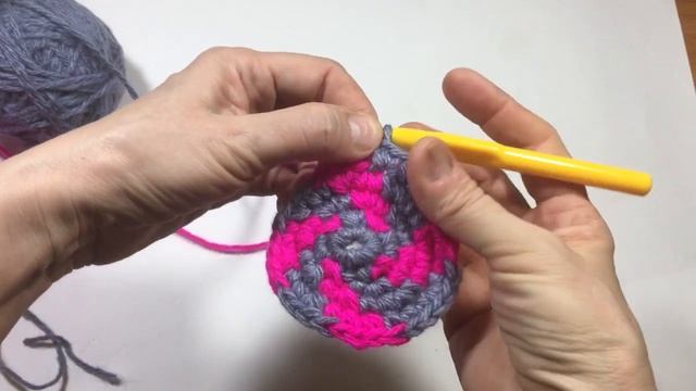 Сидушка на круглую табуретку крючком/Crochet round stool seat