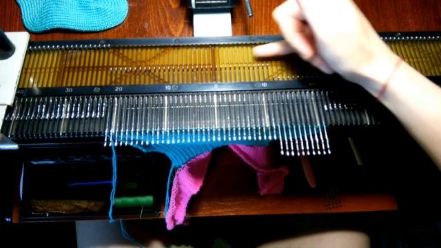 Вяжем носочки. Носки на вязальной машине.