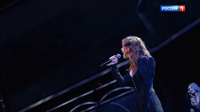 милая часть церемонии вручения премии «Золотой орёл»:Анна Пересильд представила «ВЫЗОВ» а комм