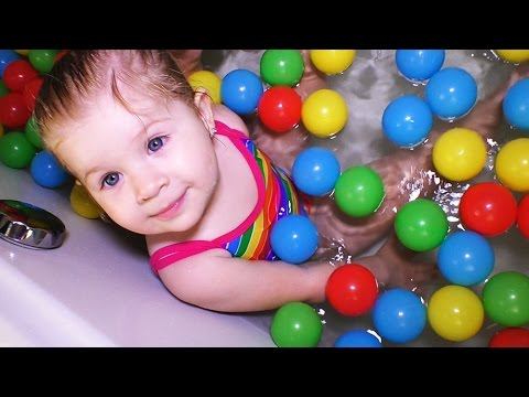 ✿ МЕДВЕДЬ СЕРФЕР Игры для Ванной Купаемся в Шариках с Пони The BEAR SURFER Games for bath balls Pony