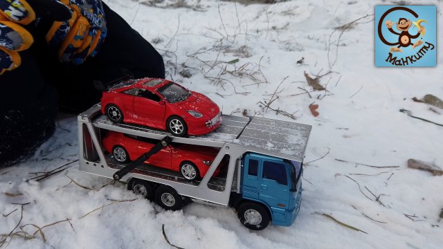 Дети и Машина - Красные машины, автовоз и экскаватор в снегу  Манкиту
