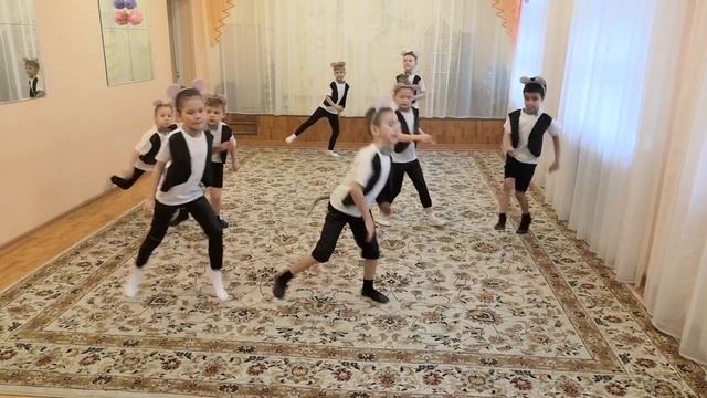 №1/Эстрадный танец/Мыши на охоте