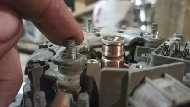 Замена щёток генератора на Toyota Auris 150