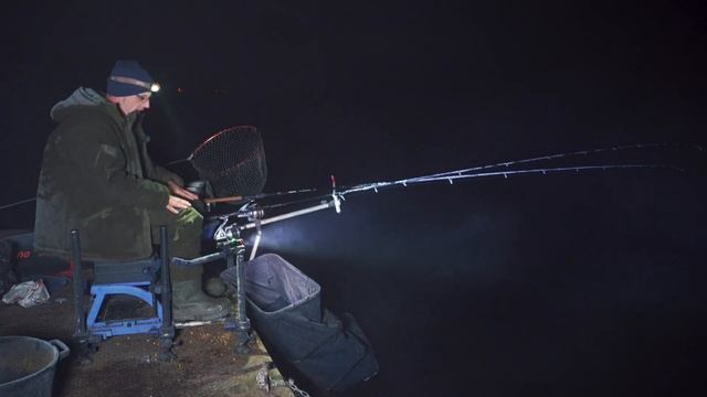 Ночная РЫБАЛКА на фидер ОСЕНЬЮ! Как соблазнить НОЧНОГО ЛЕЩА на РЕКЕ?