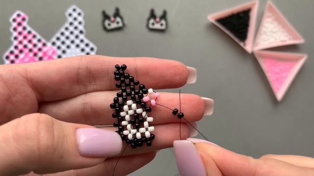 КУРОМИ из бисера в технике крестик