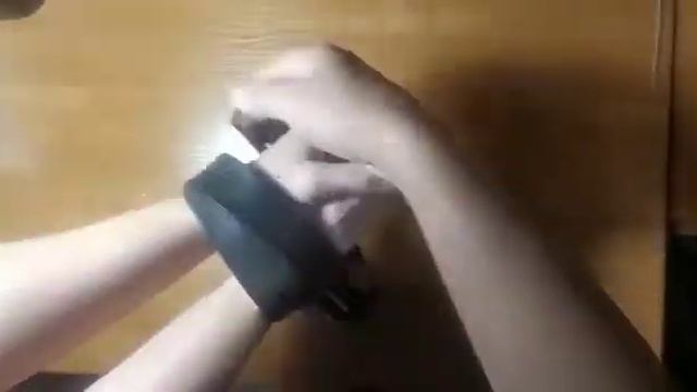 как связать руки ремнем