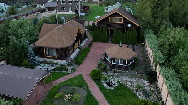 В продаже загородный дом с двумя гостевыми домами и баней, по адресу: Лесковское, с/п, д. Еремеево.