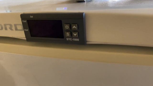 Цифровой терморегулятор STC-1000 в старый холодильник.
