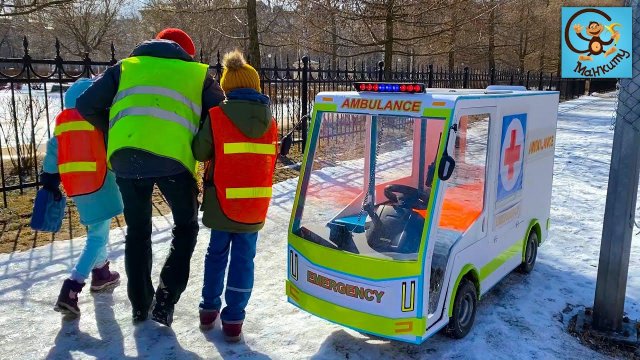 Диана и Даня 24 часа в Машине скорой помощи. Pretend Play