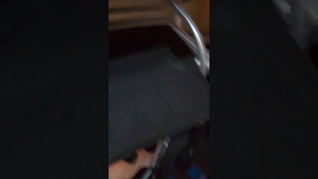 Ставим обшивку на крышку багажника Веста