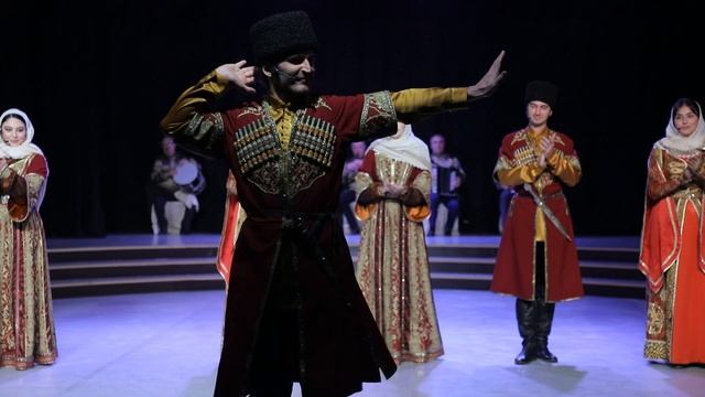 Лезгинская народная песня – «Луноликая».mp4