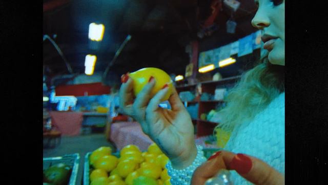 Lana Del Rey - Chemtrails Over The Country Club