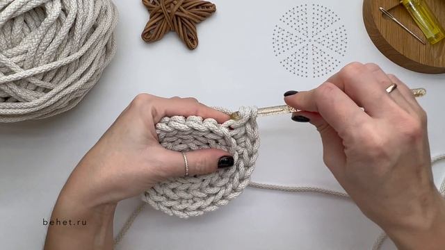 САМАЯ ПРОСТАЯ КОРЗИНКА! Круглая корзинка узором "Верблюд" из шнура крючком. Мастер-класс