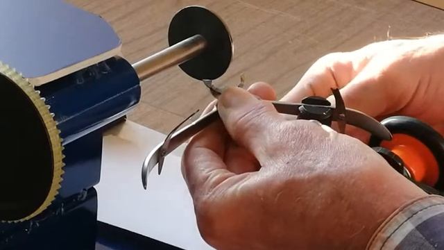 Станок для заточки маникюрных кусачек модель ЗИМ А 12.