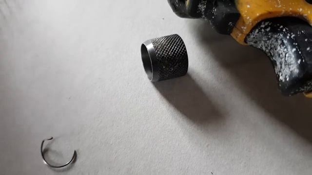 Шуруповерт импакт DeWalt DCF886 не держит биты. Решение.