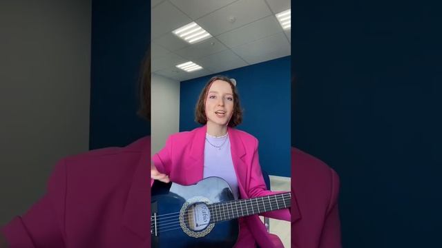 Гитара или укулеле? #Отличия #гитара #укулеле #близняшки #ukulele