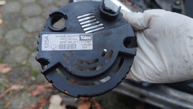 замена щеток генератора без снятия самого генератора Меган 2