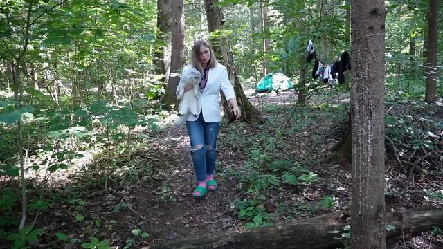 БАБА ЯГА МОМО В РЕАЛЬНОЙ ЖИЗНИ | 24 ЧАСА В ЗАКОЛДОВАННОМ ЛЕСУ В ПАЛАТКЕ С КОТОМ И СОБАКОЙ