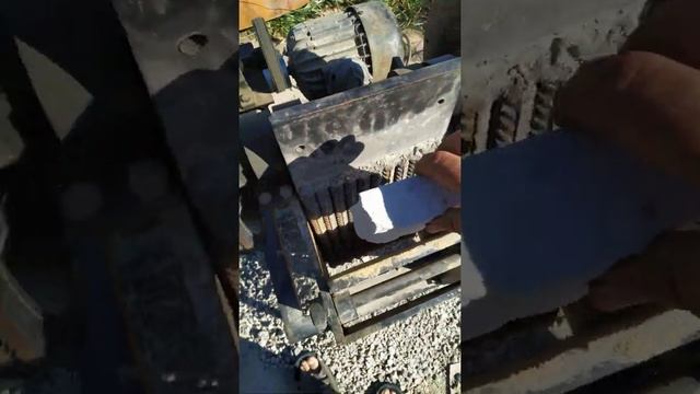 Самодельная щёковая дробилка (homemade jaw crusher)