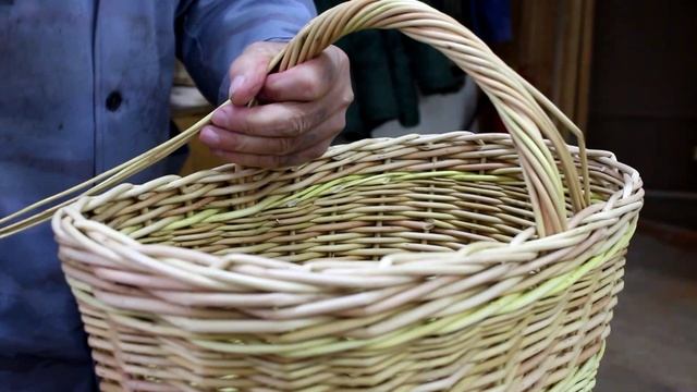 Плетение корзины из лозы