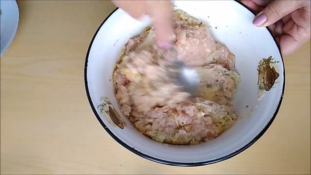 Котлеты из куриного фарша с манкой.