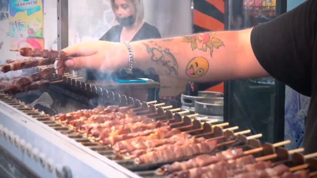 Лучшая УЛИЧНАЯ Еда в ИТАЛИИ / Чурраско, ПИКАНЬЯ, Сосиски, ШАШЛЫКИ, Ребрышки, ПИЦЦА и Паста...