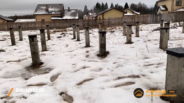 Монтаж фундамента на железобетонных сваях с помощью копра. Сечение свай 150х150 мм. Оголовок 200х20