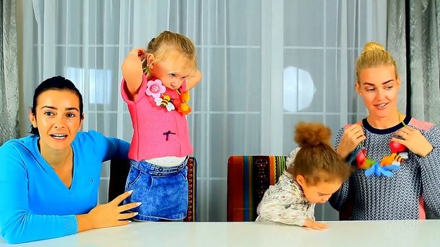 Челендж с подружкой. Красим ногти и делаем бусы своими руками, кто быстрее! Детский канал Sofico