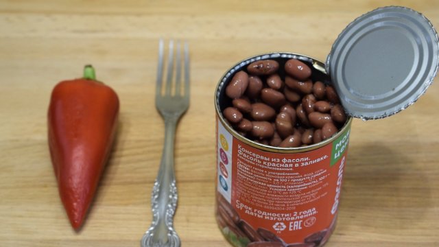Обалденно вкусный салат: всего 4 простых продукта в составе (плюс заправка)
