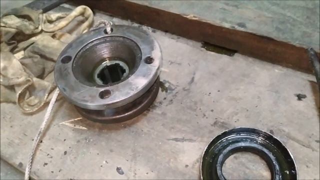 Как правильно затянуть гайку хвостовика редуктора ваз классика 2101-2107 (замена сальника редуктора