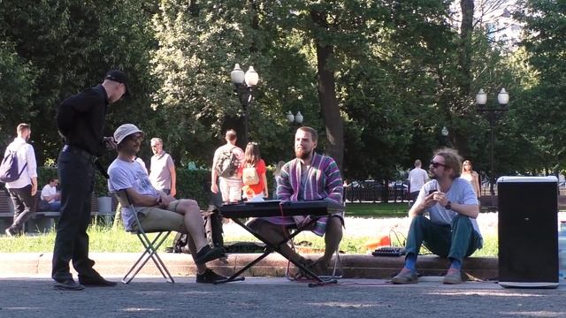 ТУПЫЕ ПРОСЬБЫ НА УЛИЦАХ МОСКВЫ. Анатолий Воркутинский. Пранк