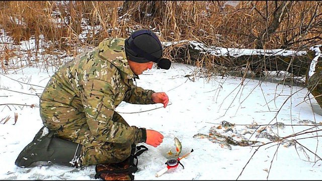 Зимняя рыбалка на окуня. Ловля на ратлины и мормышку. Зимняя сказка на нижней Волге.