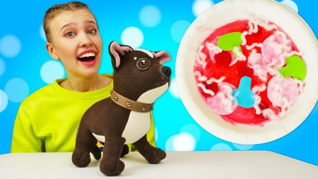 Мягкие игрушки Шоколадка и Грузовичок Лева готовят пиццу. Новое видео Как МАМА