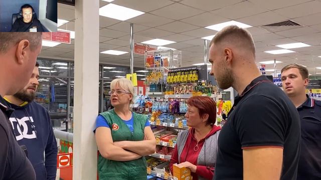 MAZIAURUS смотрит МЕНТ БЫКУЕТ И ПРОВОЦИРУЕТ БЛОГЕРА / ВЫЗВАЛИ ОТВЕТСТВЕННОГО НА МЕНТА / ПОЛИЦЕЙСКИЙ