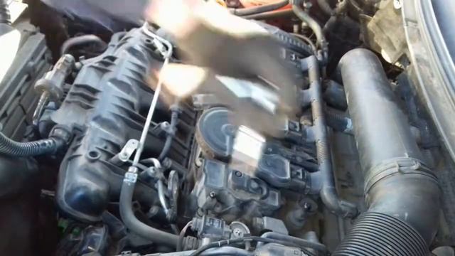 Замена маслоотделителя на Volkswagen Passat B6 BZB.