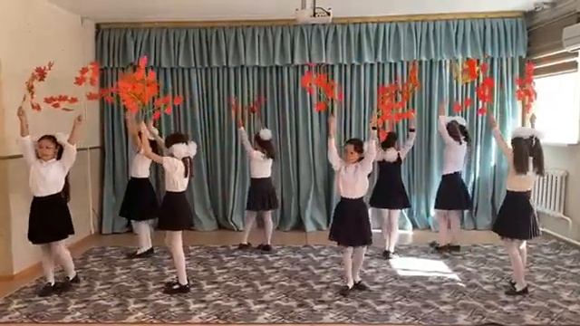 Танец Листья  желтые