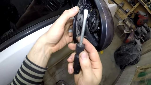 Замена зеркального элемента на наружном зеркале заднего вида Kia Rio 2011-2017год