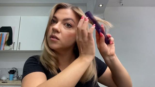 Как стричь челку шторку в домашних условиях , челка на две стороны . Как укладывать челку на браш.