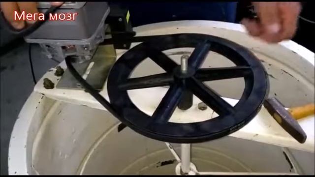 Как установить мотор на ручную медогонку.