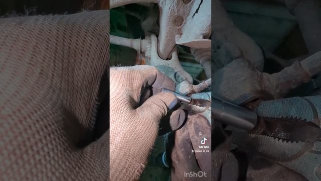 как открутить слизаный болт на суппорте , лайфхак!!