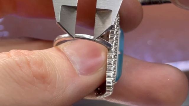 Как уменьшают размер колец с камнями