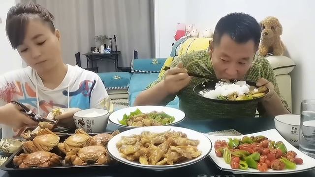 吃独食的人,就让他长记性#eating show#eating challenge#husband and wife eating food#mukbang #asmr eating