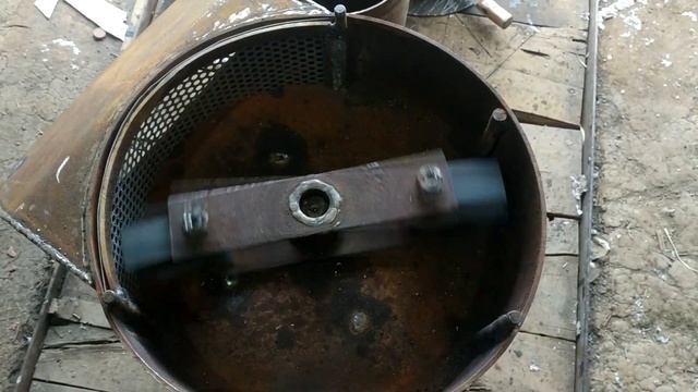 Измельчаю бутылки в дробилке. Дробилка-сенорезка, ДВА В ОДНОМ, СВОИМИ РУКАМИ. Млин, дробарка !!!