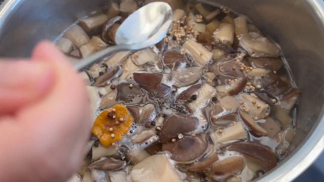 МАРИНОВАННЫЕ ПОДБЕРЁЗОВИКИ, очень вкусный рецепт! За 35 лет ни одна банка не вздулась!