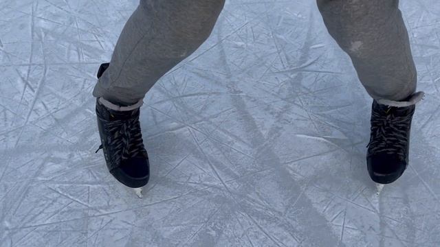 КАК НАУЧИТЬСЯ КАТАТЬСЯ НА КОНЬКАХ?