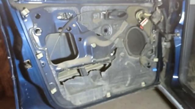 Как снять замок водительской двери Ford Focus 1
