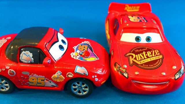 Тачки Молния Маквин и Фанатка Мультик про Машинки для Детей Cars Lightning McQueen