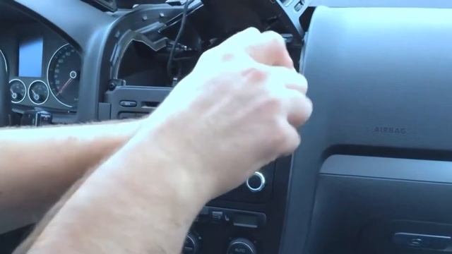 Как снять штатную магнитолу Jetta 5